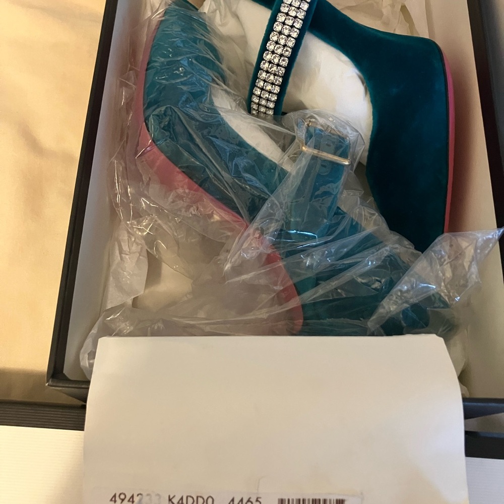 GUCCI  Softy Velvet Malaga Kid Pumps Size 40 Pavone Cyan